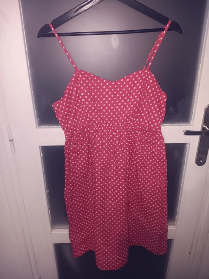 Robe d’été rouge à pois blancs, bretelles fines élégantes taille 40