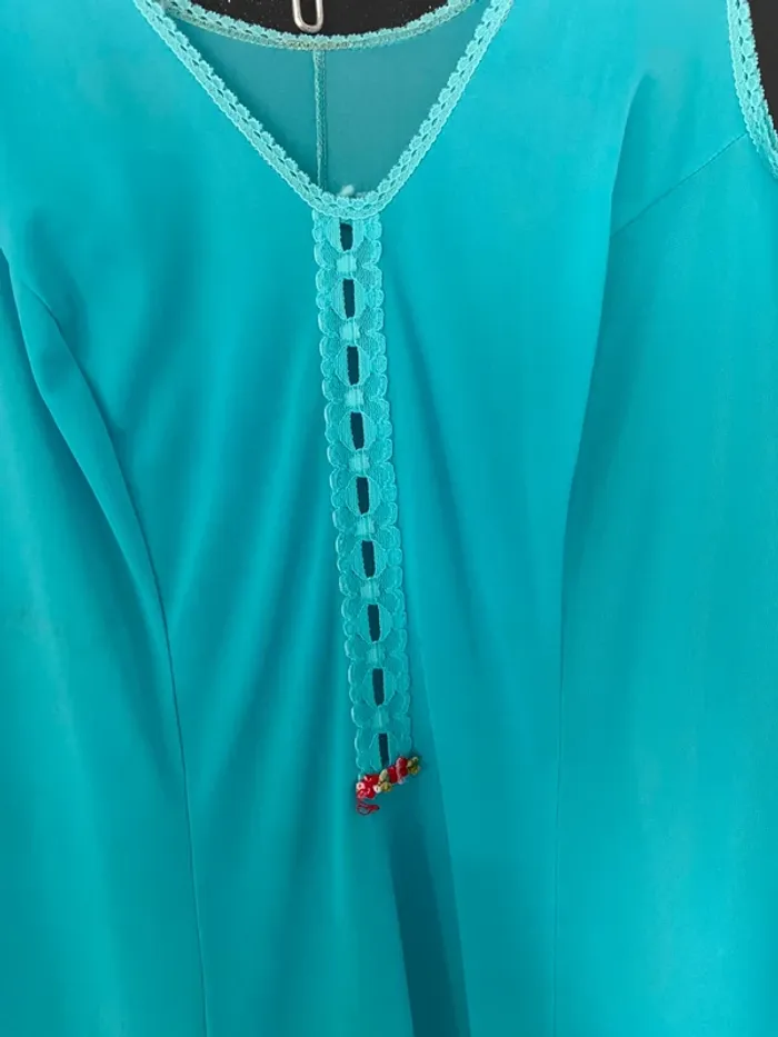 Fond de robe turquoise dentelle ajourée 38/40 - photo numéro 2