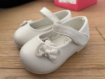 Chaussures cérémonie blanche bébé taille 15 neuf avec etiquette