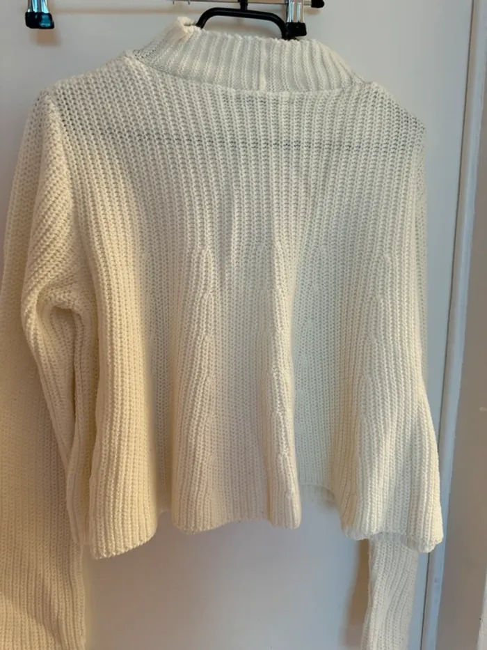 Pull blanc et moderne - photo numéro 4