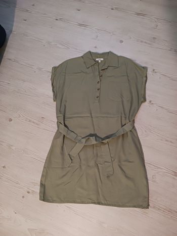 Robe kaki