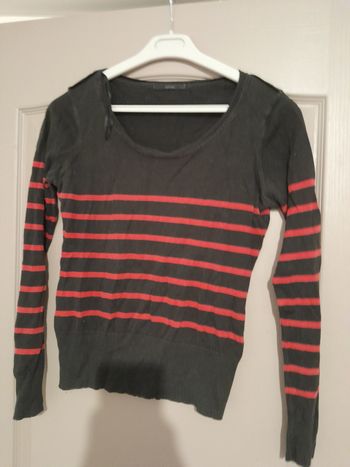 Pull noir et rouge Taille M mim