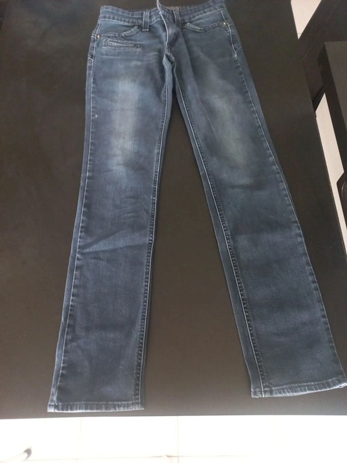 Jean levis fille - photo numéro 2