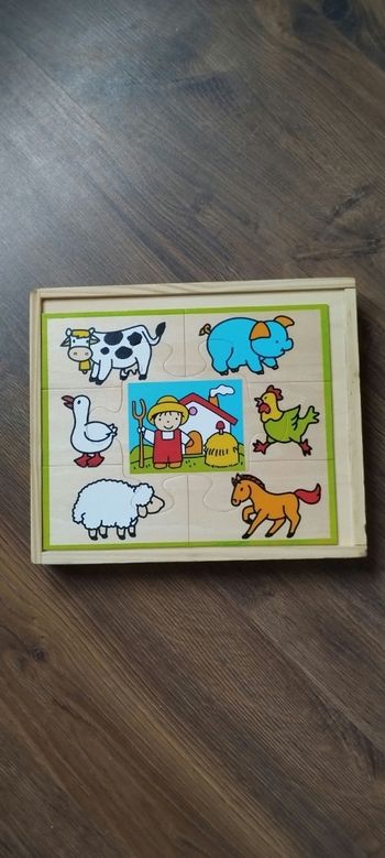 Coffret puzzles en bois.