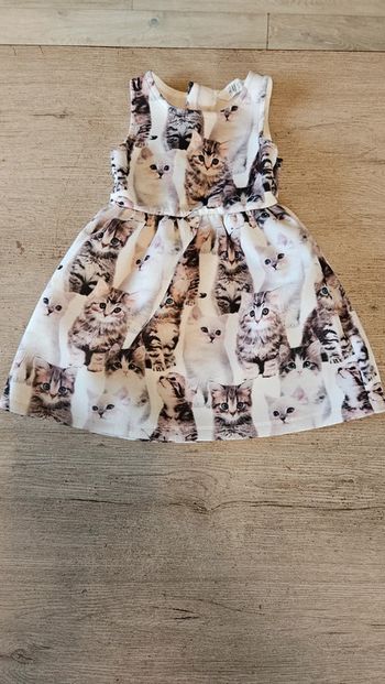 Magnifique robe sans manche ceintree puis évasée, H&M, 18/24 mois, neuve