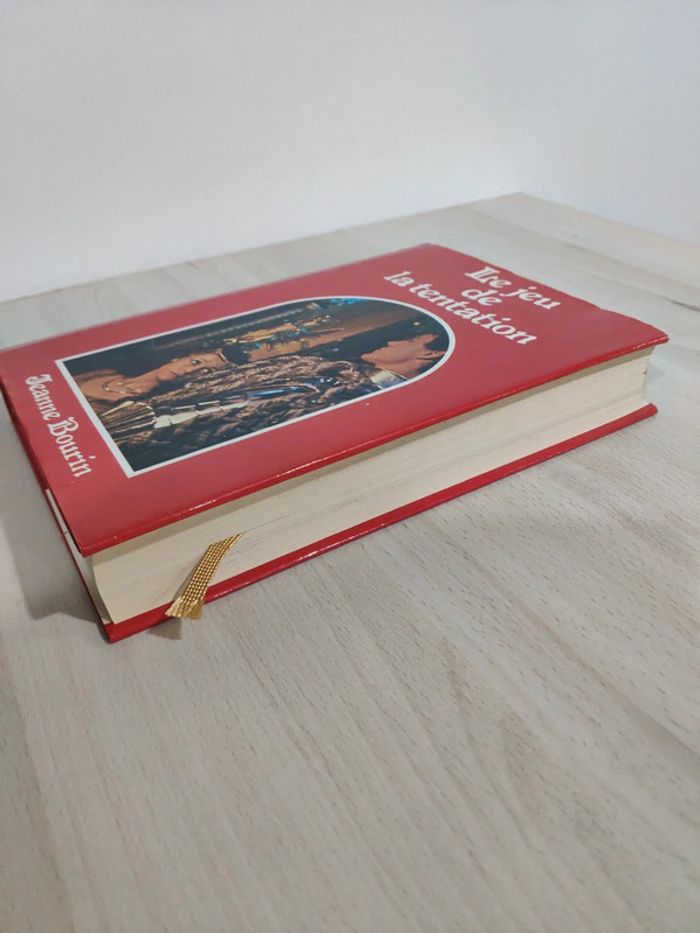Livre grand format le jeu de la tentation Jeanne Bourin - photo numéro 4