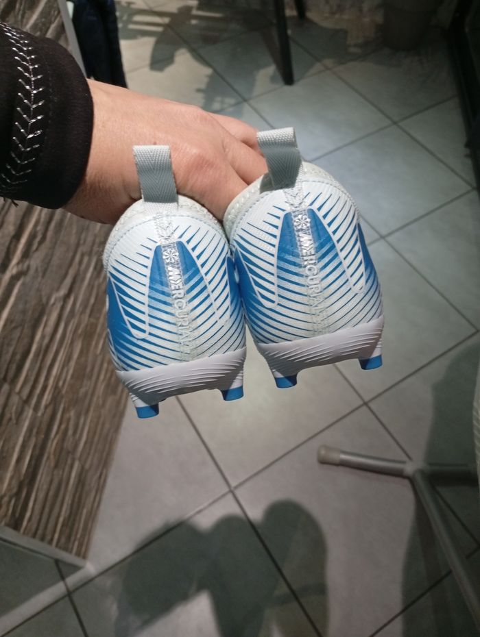 Crampon Nike  38.5 - photo numéro 5