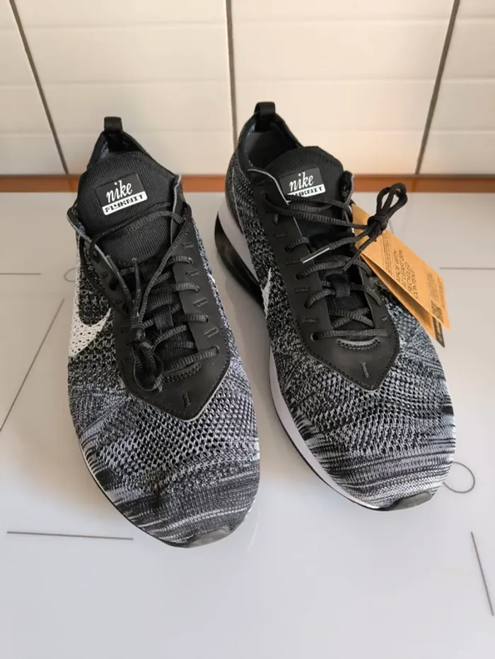 NEUF Nike chaussures Air Max FlyKnit Racer (noir / blanc) pointure 45 - photo numéro 4