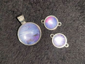 Lot de 3 pendentifs et charms pour bracelet motif planète