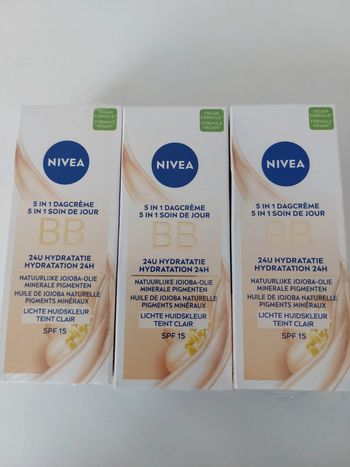 3  boîtes Nivea soin visage