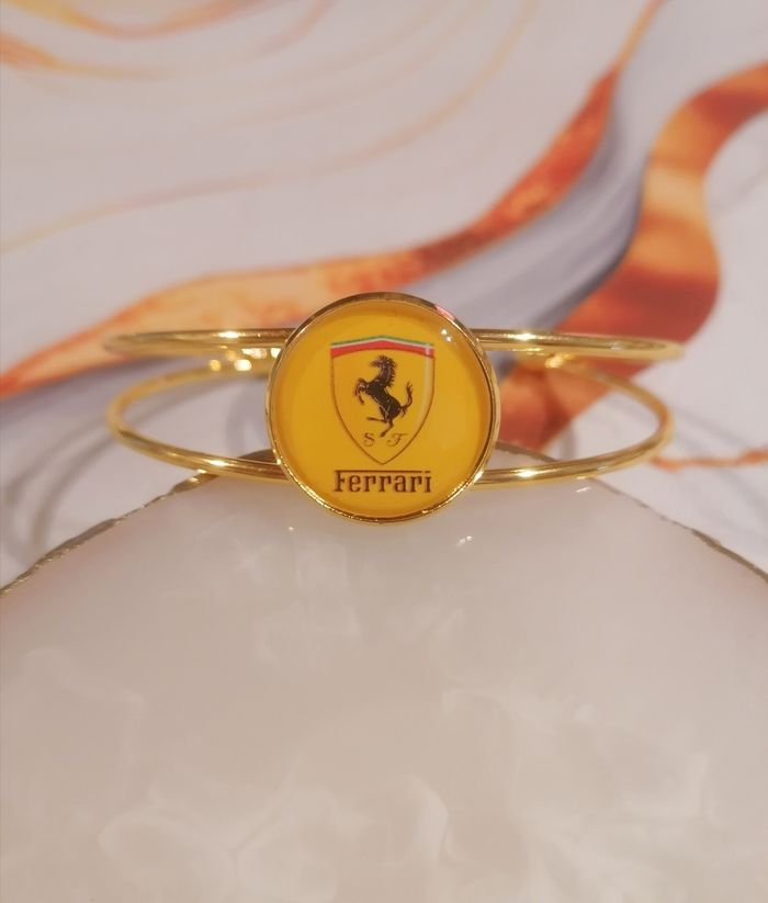 Bracelet manchette Ferrari