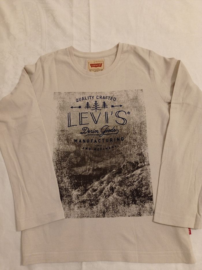 Pull manches longues couleur crème taille 8 ans marque Levi's voir photos super jolie