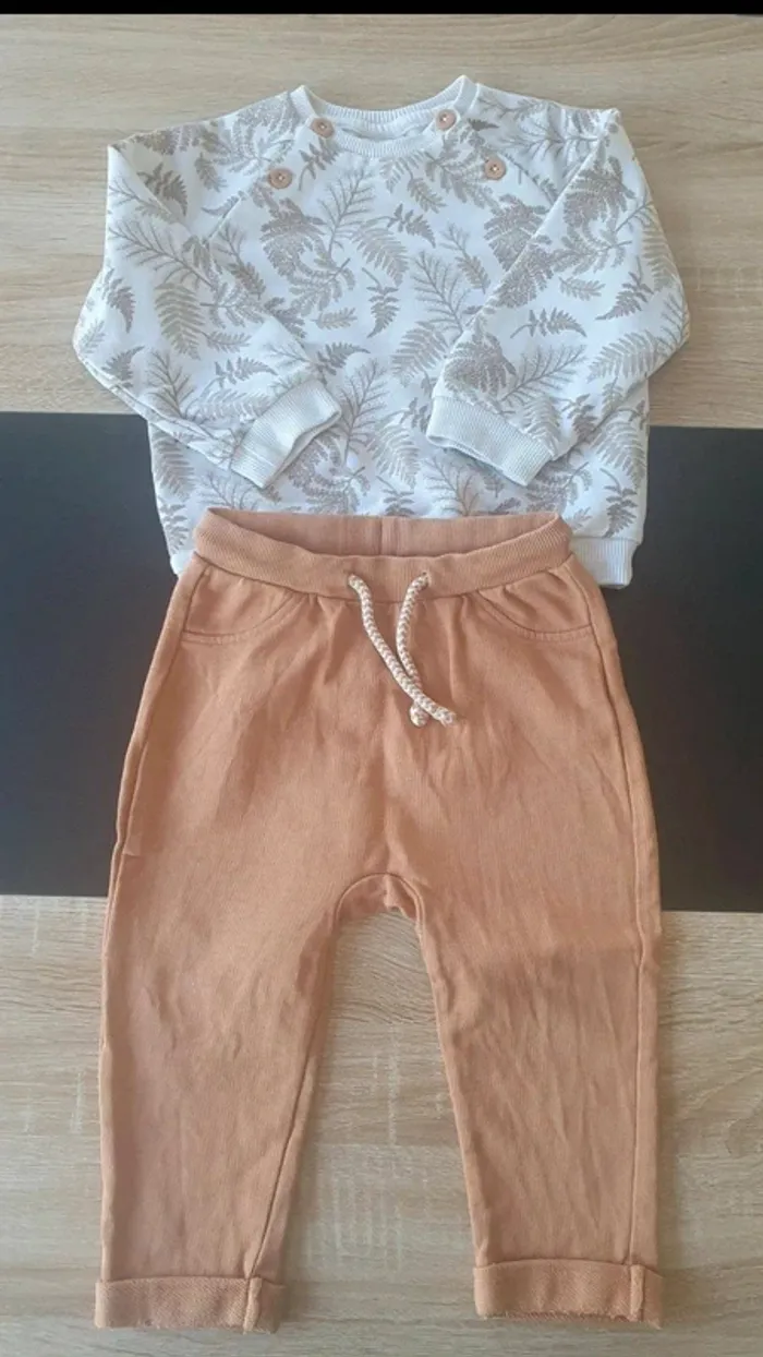 Ensemble pull et pantalon 24 mois