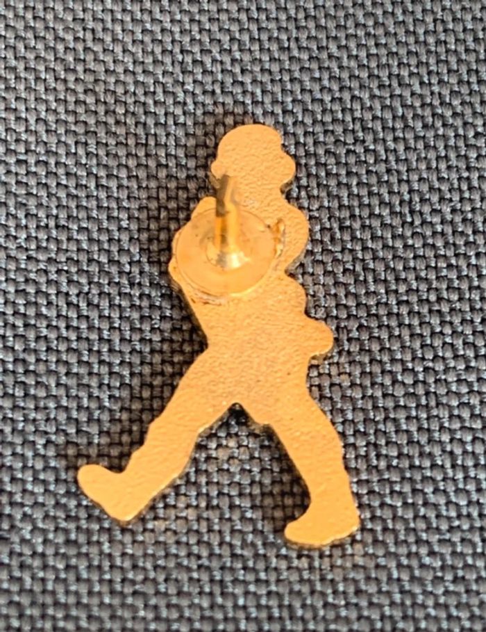 Pin's Johnnie Walker Whisky badge - photo numéro 4