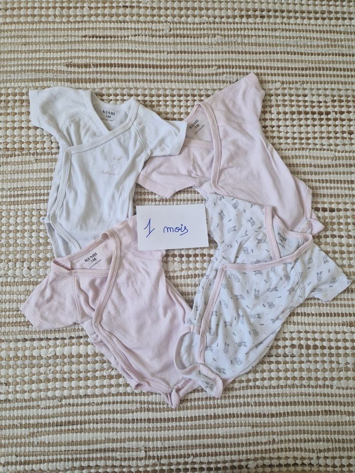 Lot bodies 1 mois fille - photo numéro 2