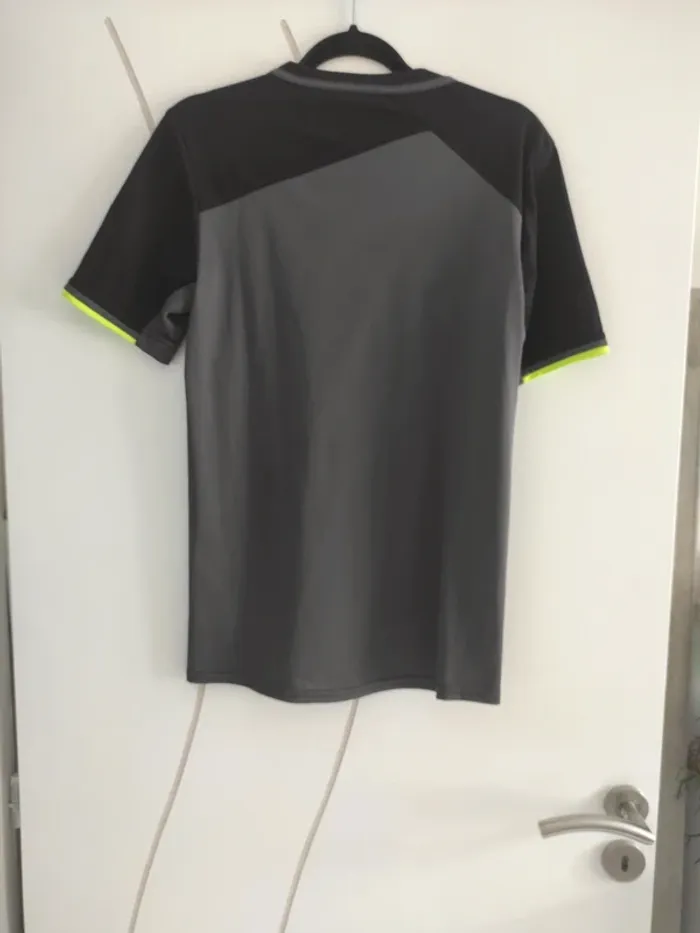 T-shirt sport Decathlon Taille S - photo numéro 3