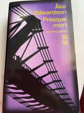 Livre presque mort de Ake Edwardson