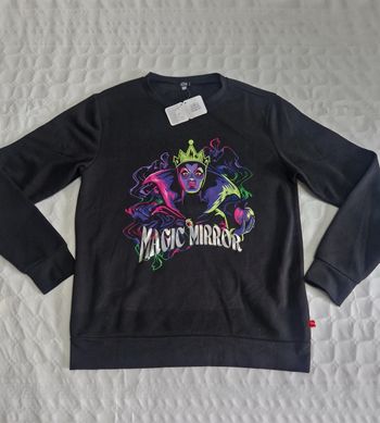 Pull mixte  , Disney  , vilain  , la reine sorcière, blanche neige et les sept nains  , taille L