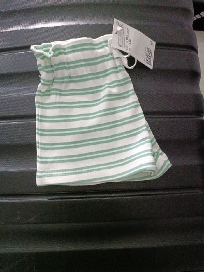 Short bébé H&M mixte rayure neuf avec étiquette – 100 % coton – 6-9 mois - photo numéro 2