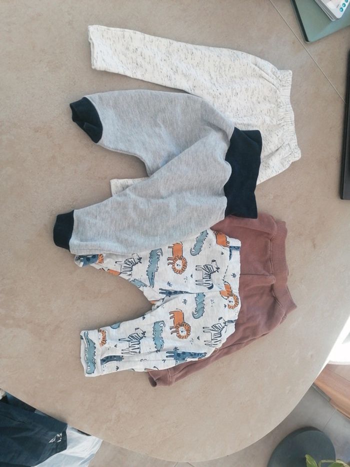 Lot de 4 pantalons souple 6 mois 68cm