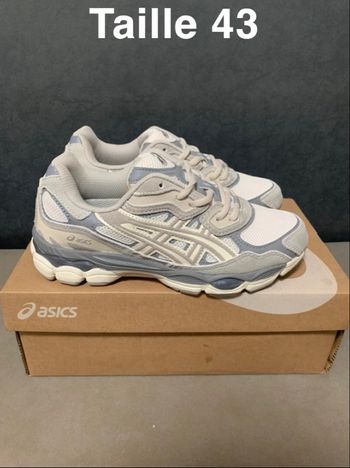 Paire ascis gel NYC taille 43 en excellent état avec la boîte