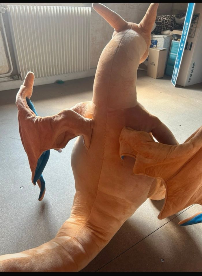 Peluche Pokémon Dracaufeu Maxi - photo numéro 3