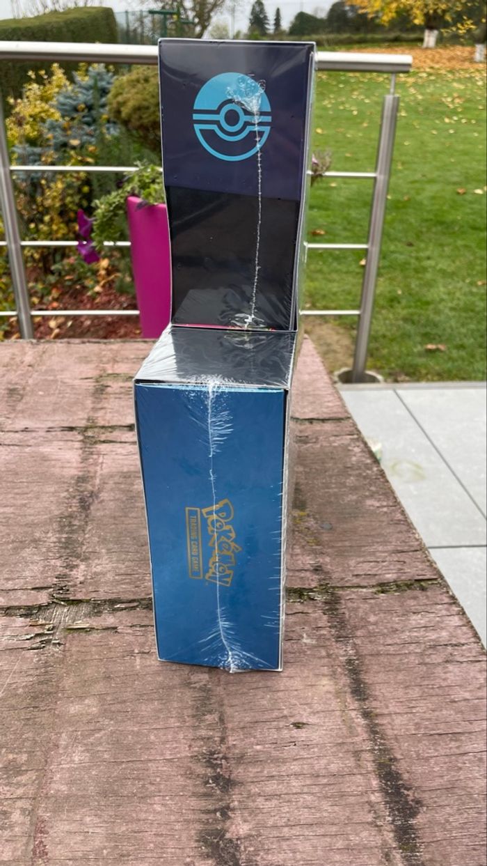 UPC dracaufeu + ETB me2 - photo numéro 3