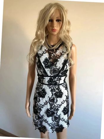 Robe blanche et noire neuve en dentelle sans manches Morgan taille 34 (valeur 95€)