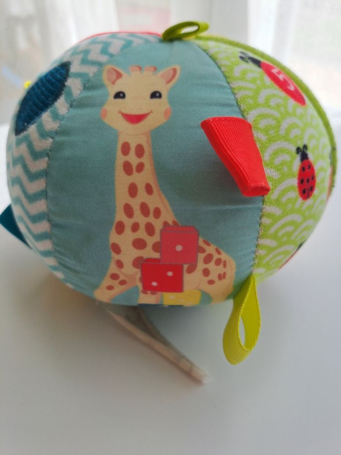 Ballle éveil sensorielle Sophie la girafe, Vulli - photo numéro 5