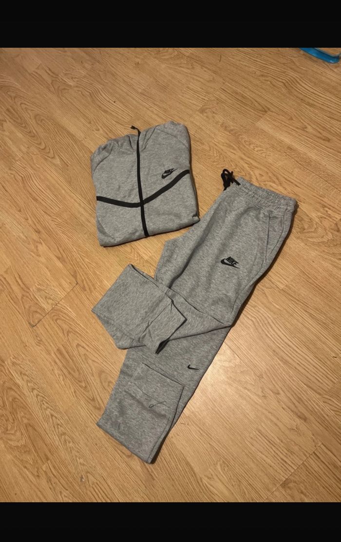 Ensemble Nike Tech