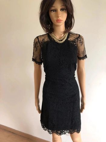 Robe noire neuve en dentelle avec plumetis à manches courtes Morgan taille 38 (valeur 75€)