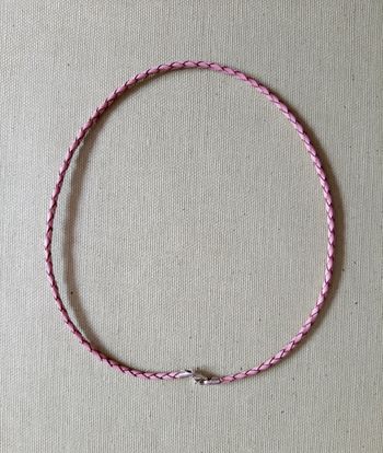 Ras de cou en cuir rose neuf