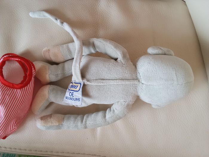 Doudou  Popi Ajena  de 2002  soit 23 ans  Nounours singe gris clair  / vêtement rouge d'occasion  vintage ancien - photo numéro 4