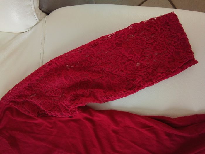 Pull femme rouge/ bordeaux manches 3/4 en dentelle  excellent état - photo numéro 2