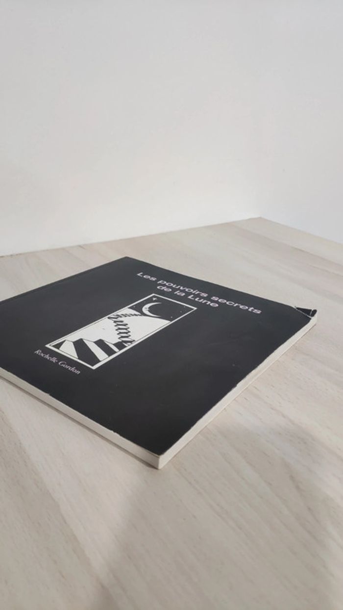 Livre les pouvoirs secrets de la lune Rochelle Gordon - photo numéro 3