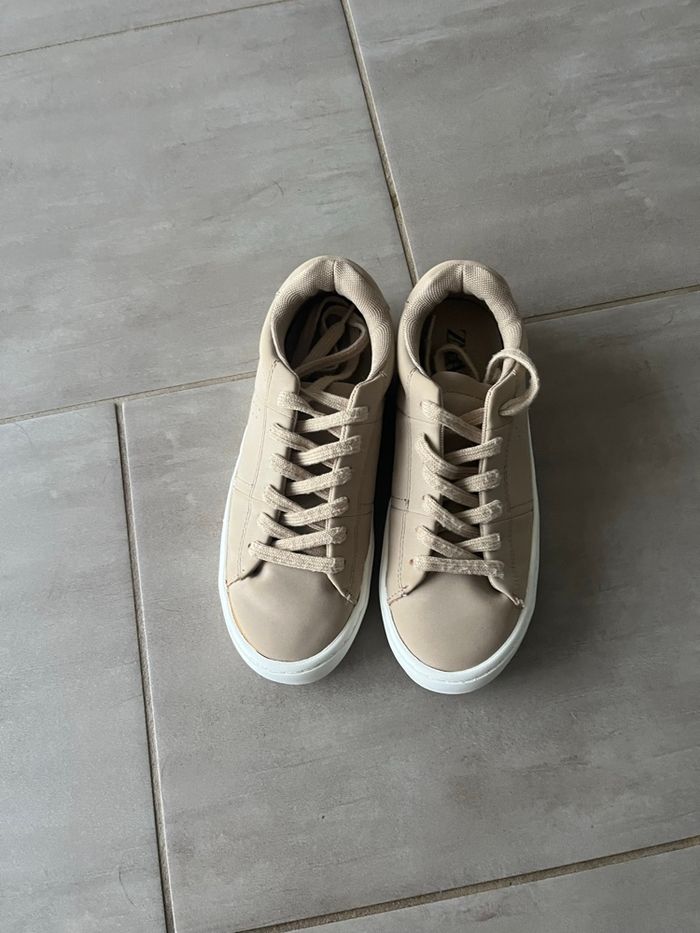 Chaussures beige neuves 33 - photo numéro 2