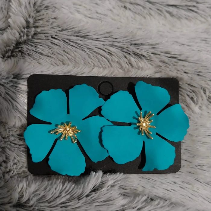 Magnifique boucle d'oreille neuve