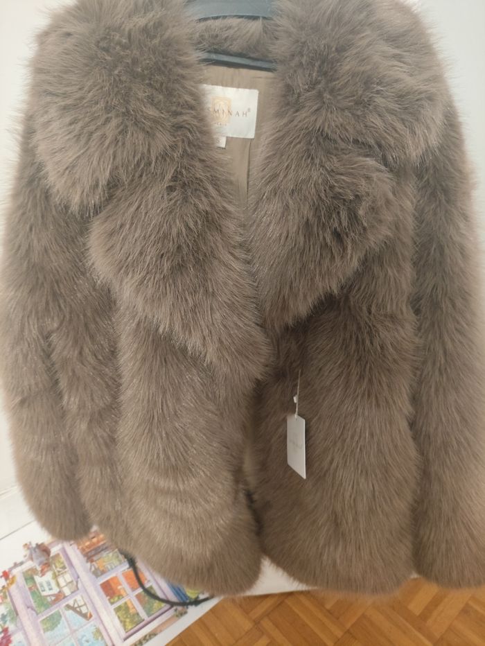 Joli manteau  fausse fourrure