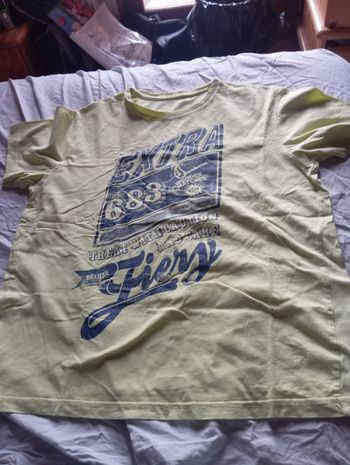T-shirt court