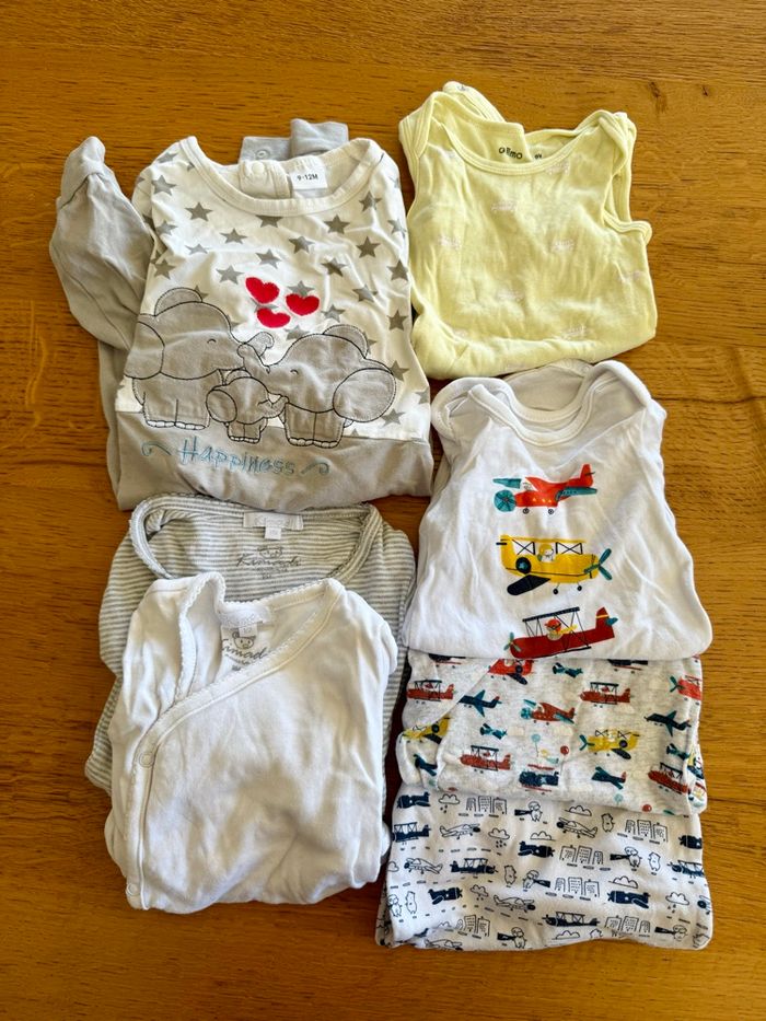 Lot bodies 9 mois