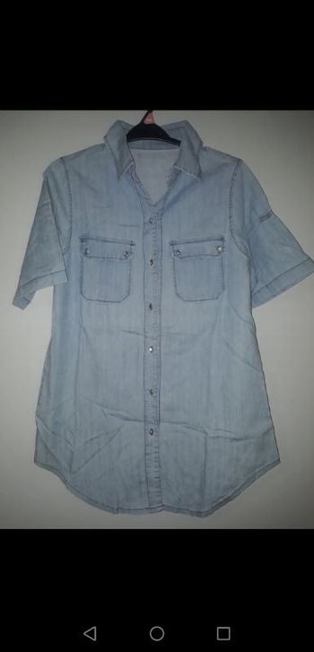 Chemise jeans, femme. Taille 38. Très bon état.