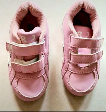 Baskets roses taille 22 quasiment neuves