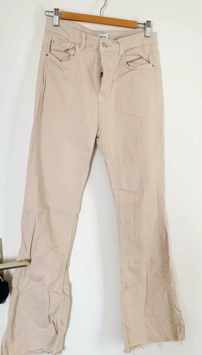 Jean beige taille haute évasé - Stradivarius