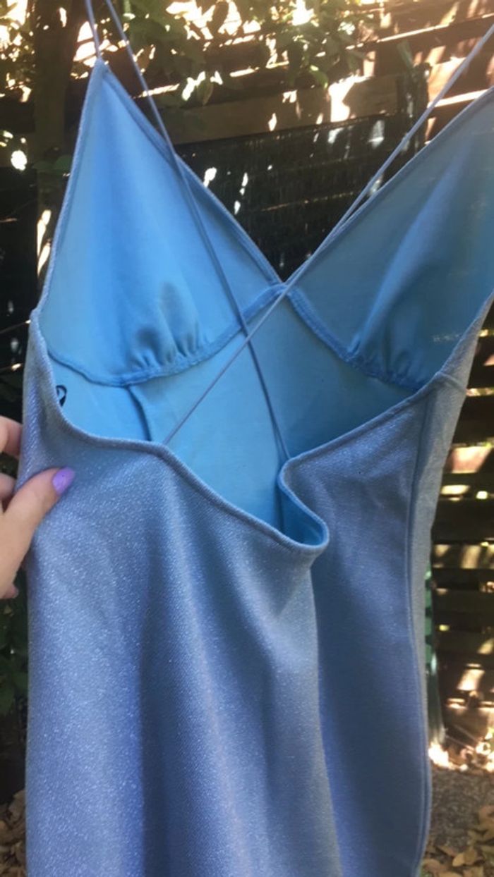 Jolie robe bleue pailletée - photo numéro 5