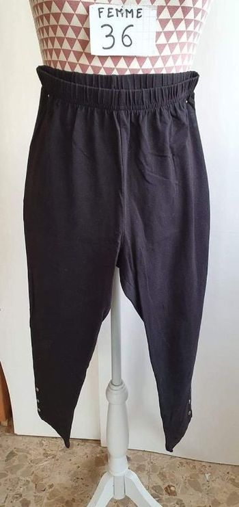 Legging,noir,coton, faux boutons en bas pour déco, en très très bon état, marque Leclerc, longueur 7