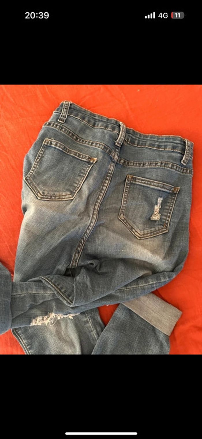 Jean troué taille S - photo numéro 3