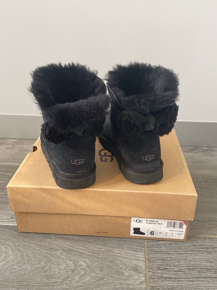 Ugg noir modèle Arielle – taille 37