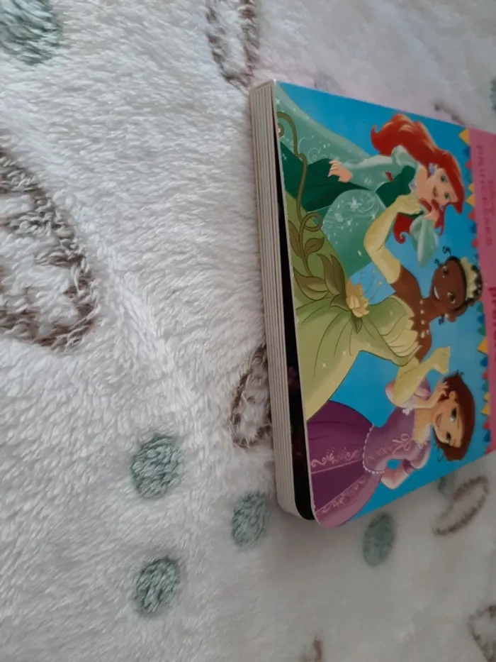 Livre disney mes princesses préférées neuf - photo numéro 5