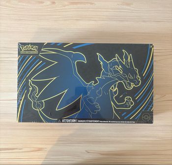Pokémon UPC Ultra Premium Collection Mega Evolution