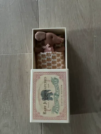 Maileg souris sleepy wakey avec sa boîte allumettes